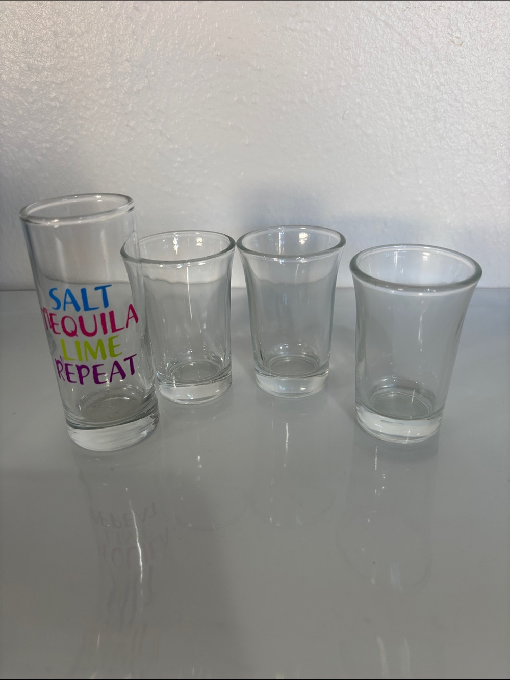 ๐Clear Glass Shot Glass Set with Colorful Tequila Design